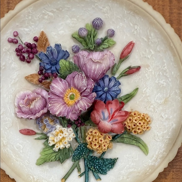 Floral Wall Plaques with 3 Dimensional Flowers. EUC - Picture 2 of 10